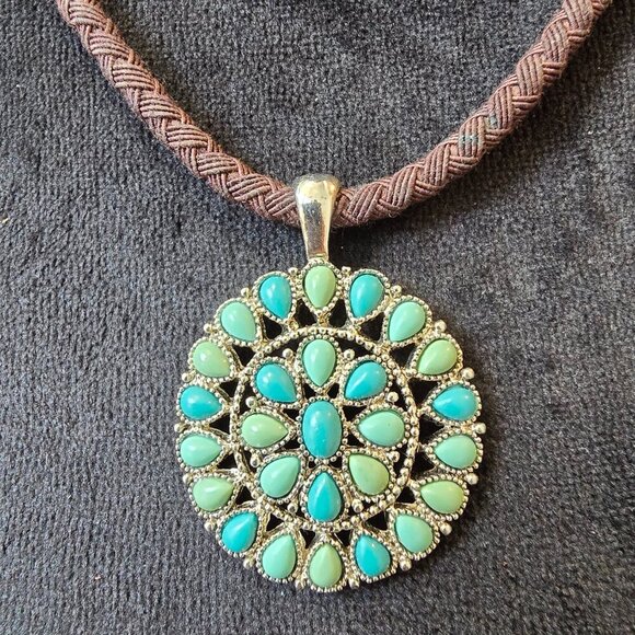 Chaps Women Round Circle Faux Turquoise Pendant Necklace with Lobster Clasp - Picture 7 of 8